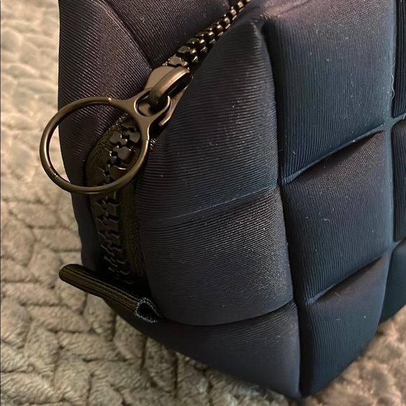 NWOT Navy PlushQuilted Toiletry Bag - Picture 3 of 6